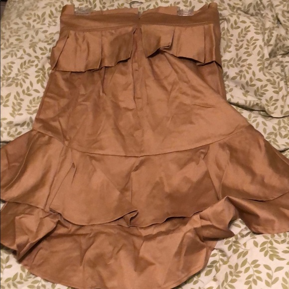 Super cute khaki colored ruffled skirt - Picture 2 of 2